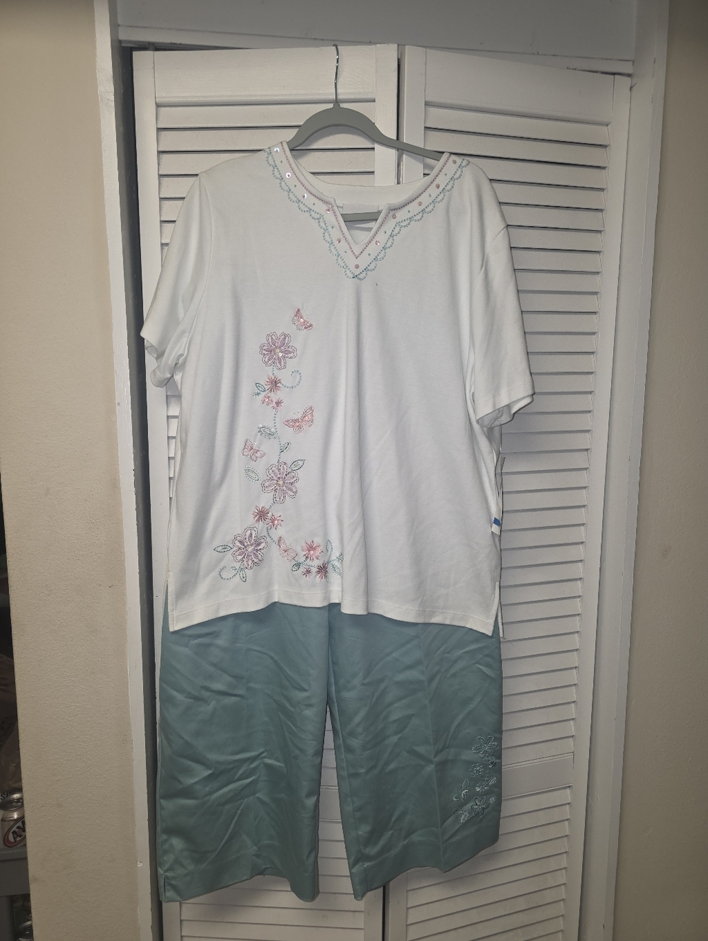 Alfred Dunner White Top with Size XL Tag And Matching Pants Size 20